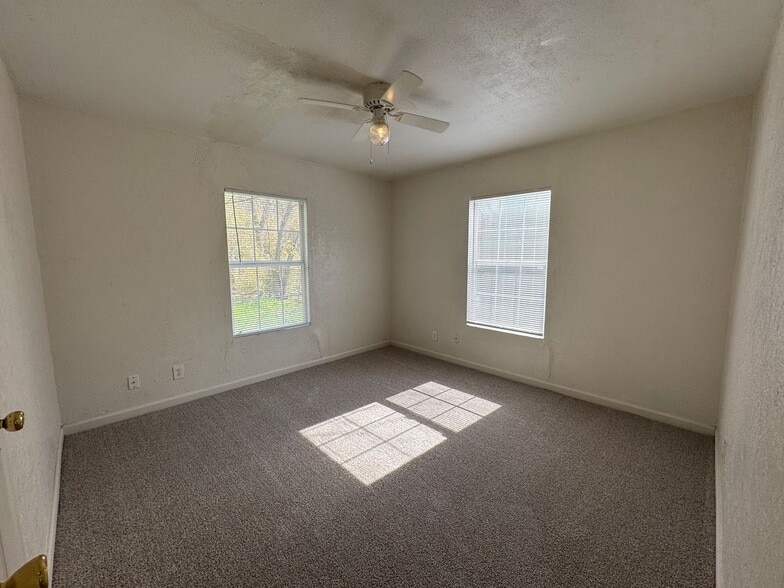 Building Photo - 812-812 Estelle Ave