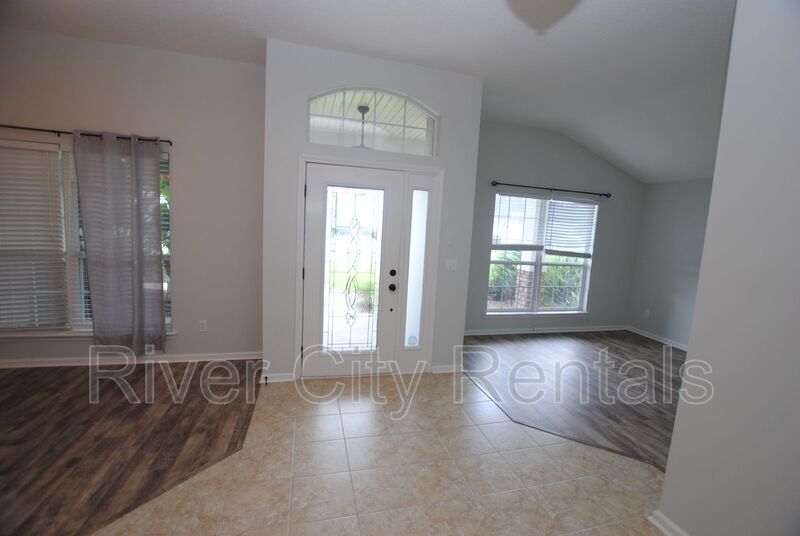 Building Photo - 599 Chestwood Chase Dr