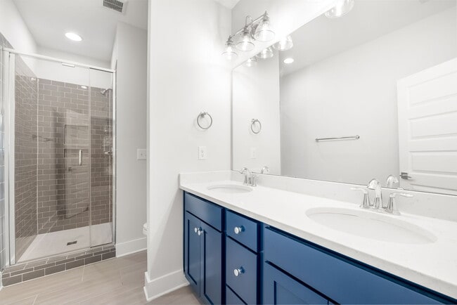 Building Photo - 642 W End Dr