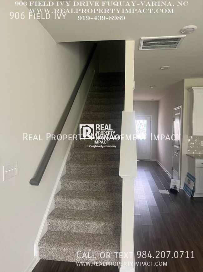 Building Photo - 906 Field Ivy Dr