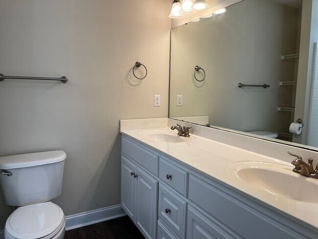 Building Photo - Don't miss this beautiful home in desirable Brice's Crossing