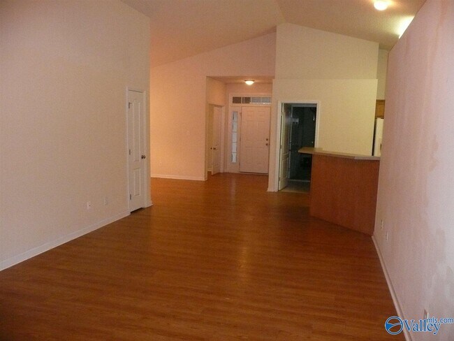 Building Photo - 105 Zeona Ct SW