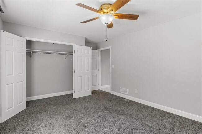 Building Photo - 2115 Julien Overlook