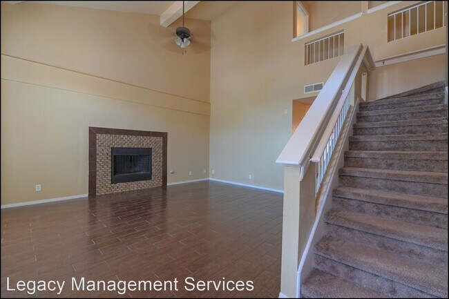 Building Photo - 4 br, 2.5 bath House - 11233 Red Barrel