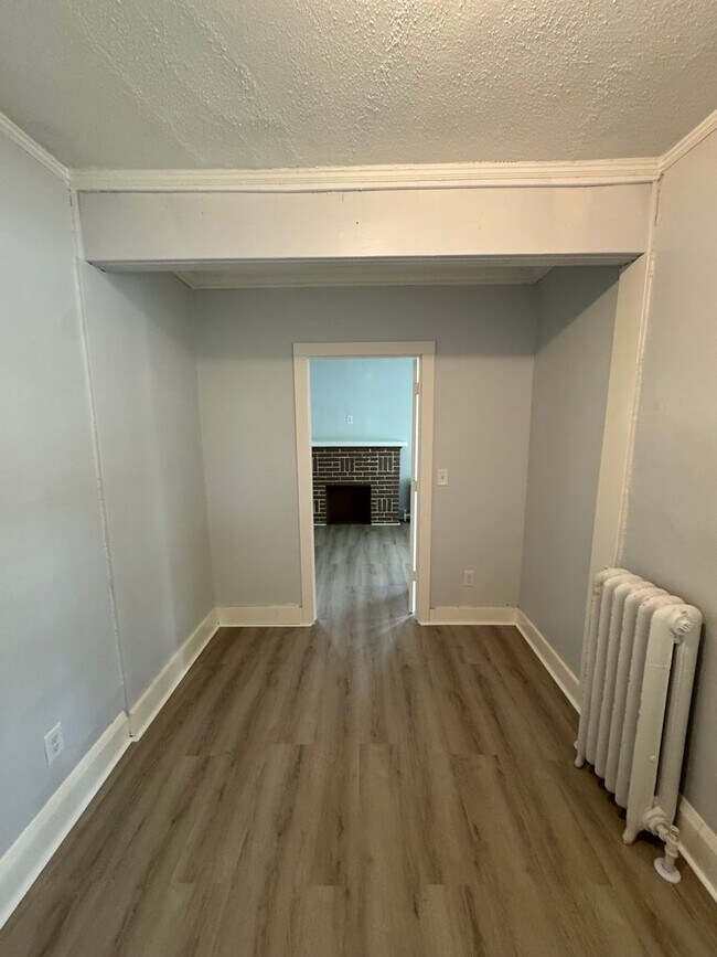 Building Photo - 1429-31 Knox Ave N