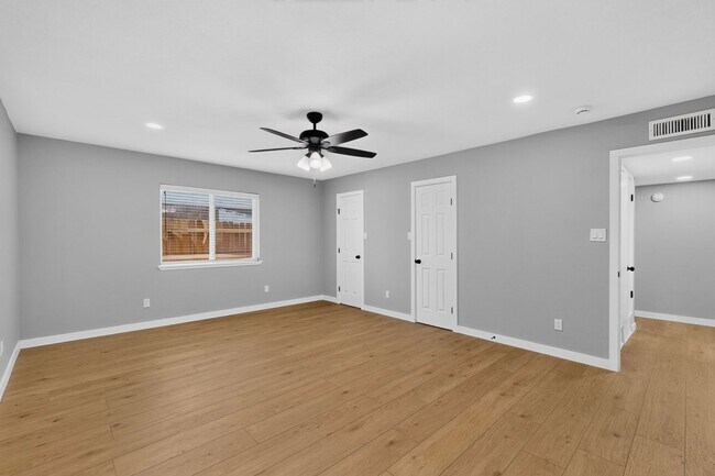 Building Photo - 243 Woodhurst Dr