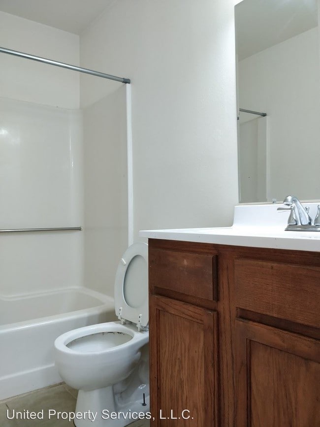 Building Photo - 702 Bonin Rd