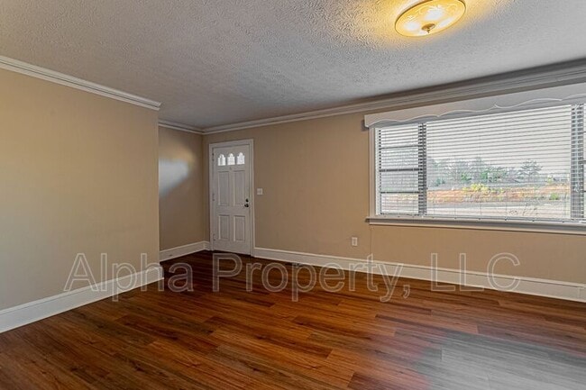 Building Photo - 496 Langley Rd