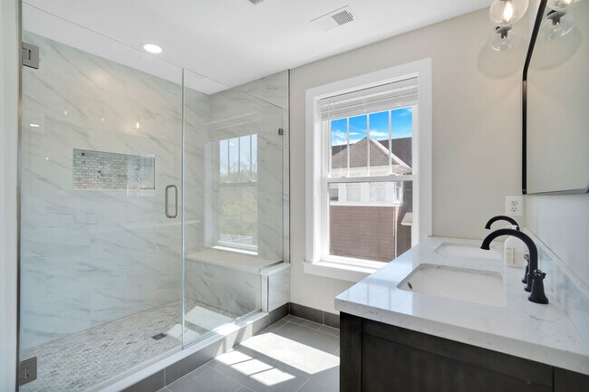 Building Photo - 6427 83rd Pl