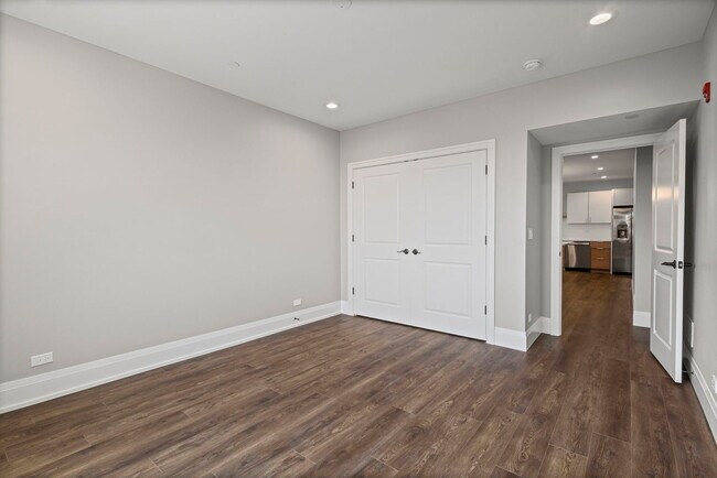 Building Photo - 1036 Lake St