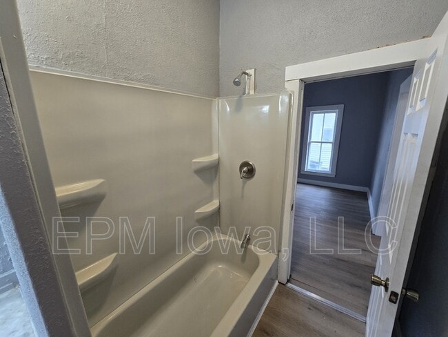 Building Photo - 714 W 1st St