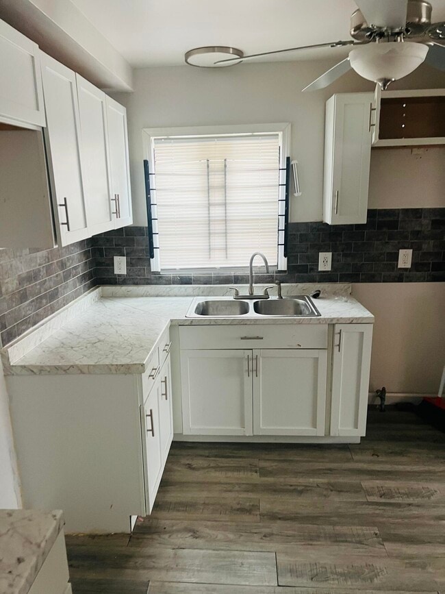 Building Photo - 14622 Frankfort St