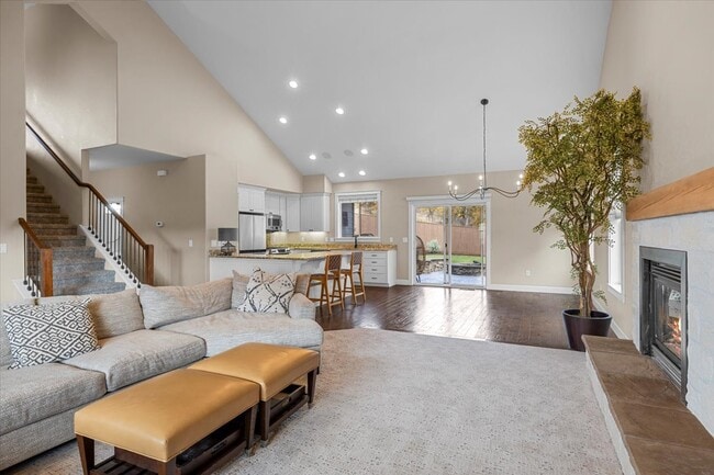 Building Photo - 4375 Vista Pointe Dr