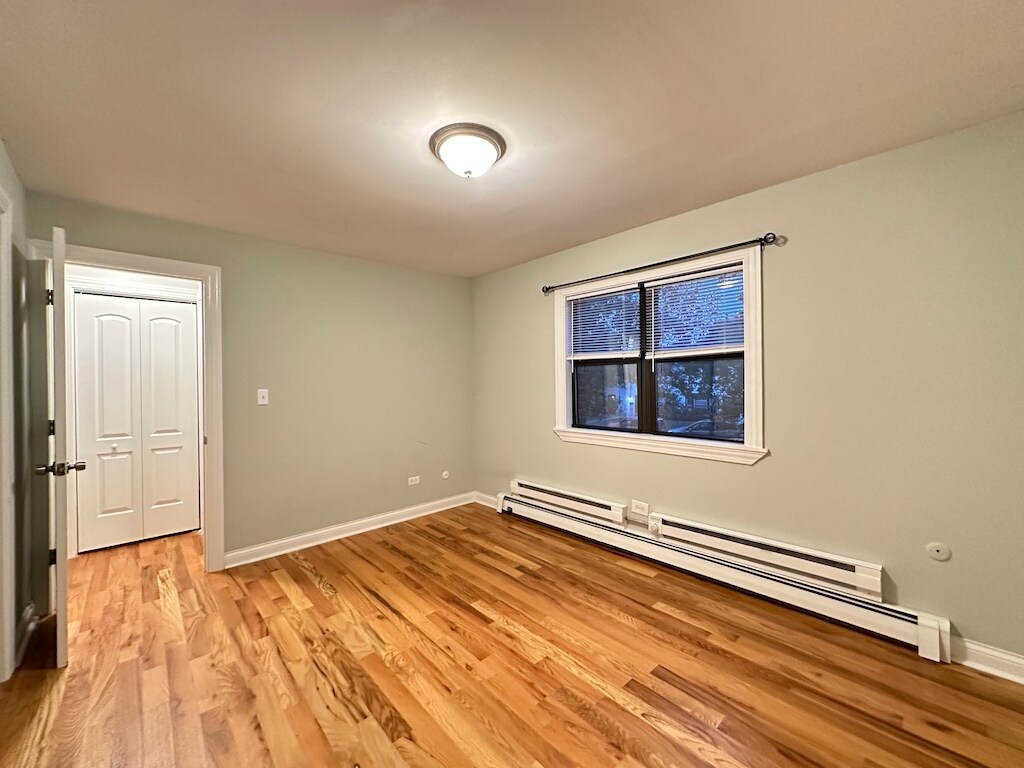 Building Photo - 704 Elm Pl