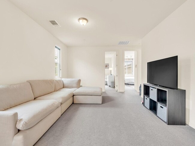 Building Photo - Beautiful 2019 Built 3 bedrooms 2.5 bath!