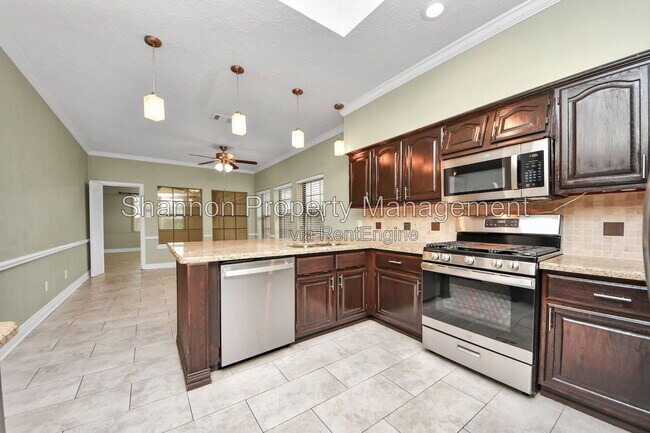 Building Photo - 15818 Sweetwater Creek Dr