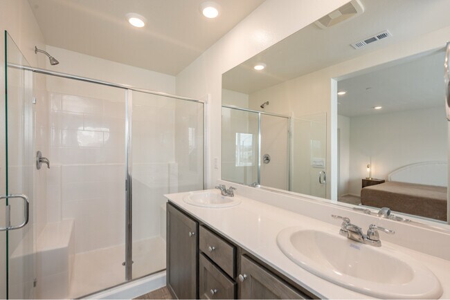 Building Photo - 28650 New Yorker Ln