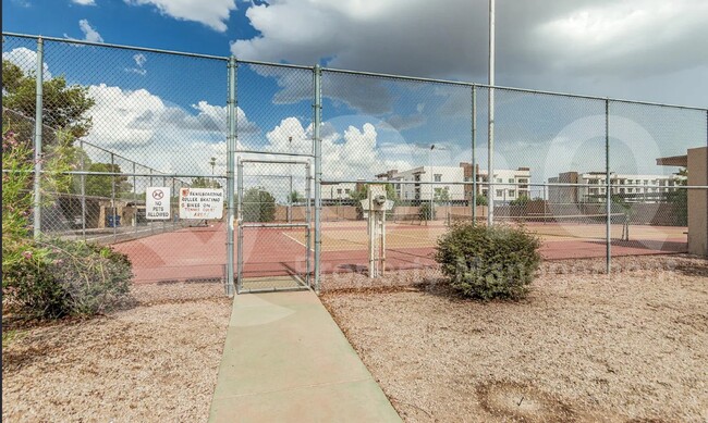 Building Photo - 2113 E Dunbar Dr