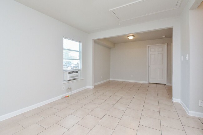 Building Photo - 2118 Thonig Rd