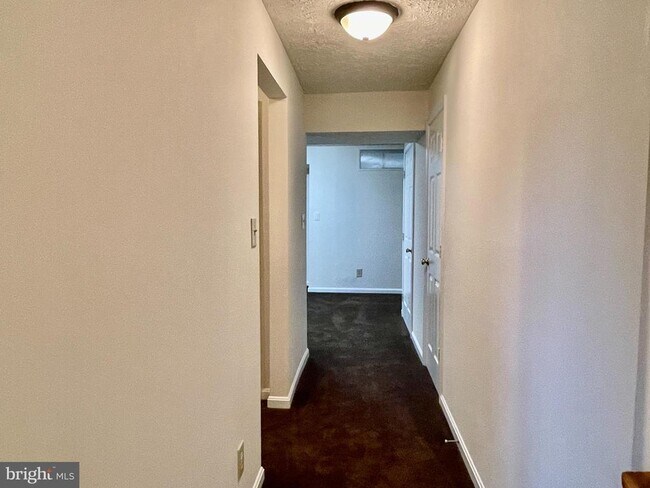 Building Photo - 501 Tolbelt Ct