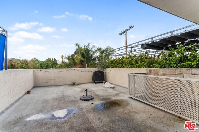 Building Photo - 6615 Melrose Ave