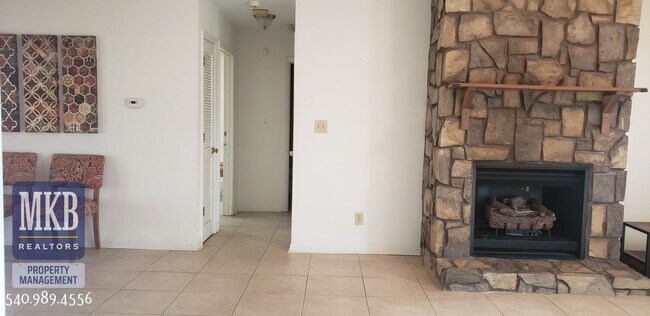 Building Photo - 3123 Glenmont Dr