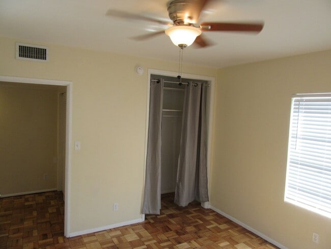 Building Photo - 807 Cherry St