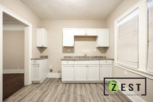 Building Photo - 3209-3211 Pasadena St