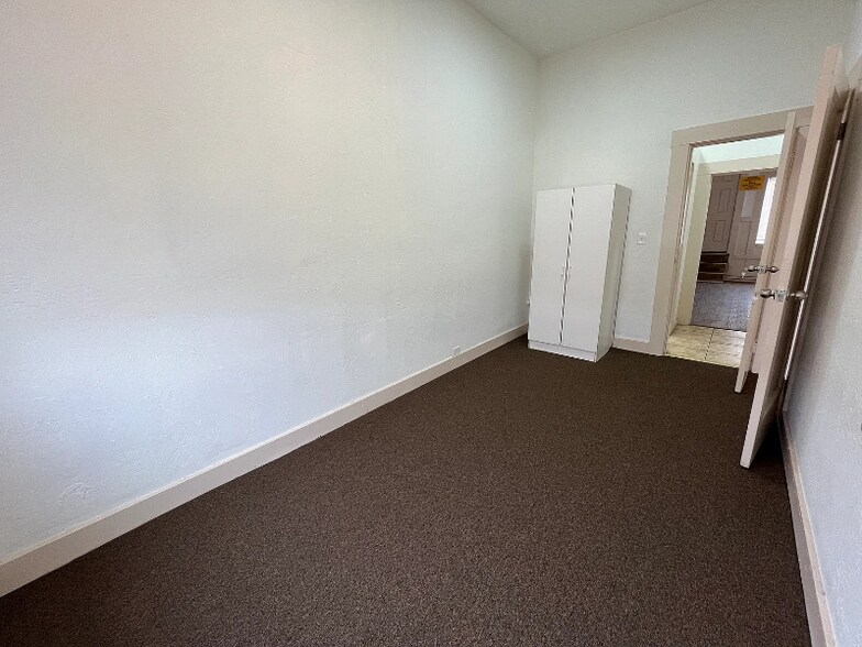 Building Photo - 6282 Mission St