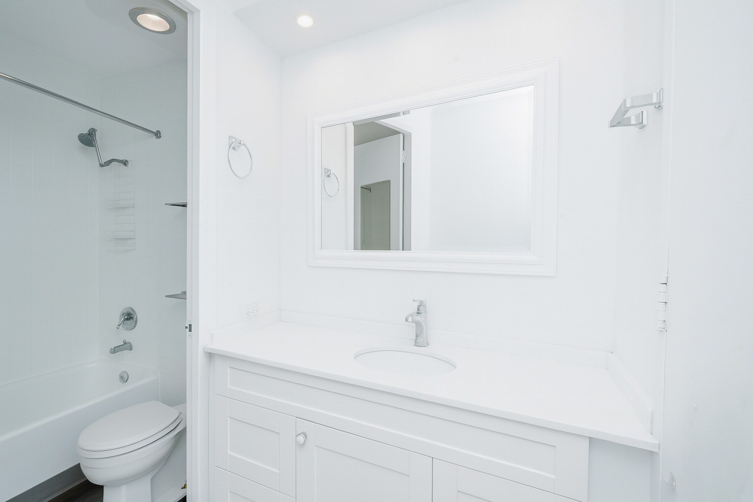 Building Photo - 300 N State St