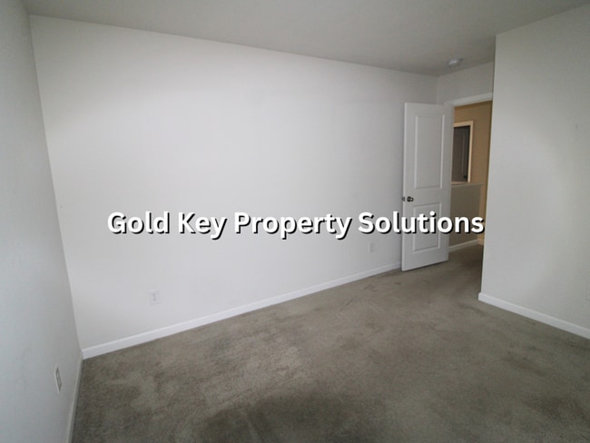 Building Photo - 9739 Oak Grove Dr