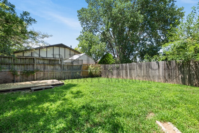 Building Photo - 2203 S Lori Ln