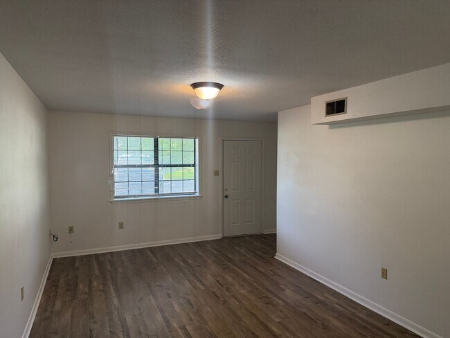 Building Photo - 2505 Simms St