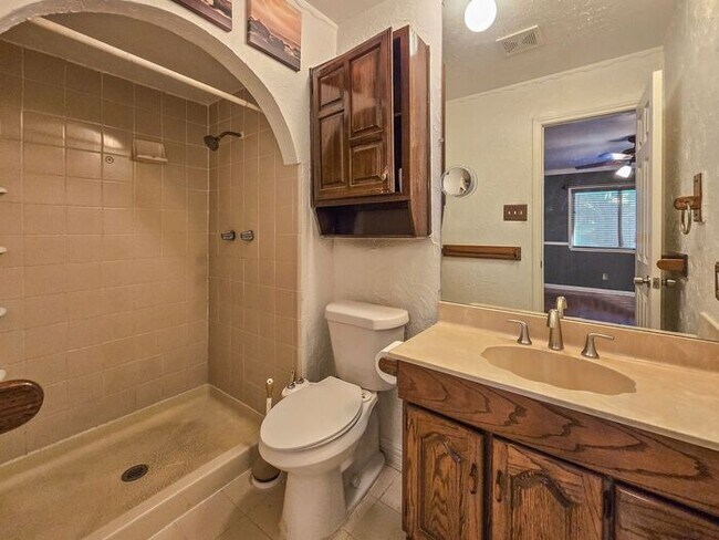 Building Photo - 4BR SFR • Fireplace • 2-Car Garage • Dallas 75249