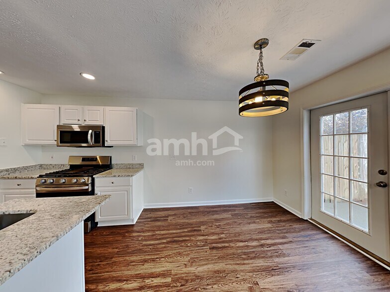 Building Photo - 2180 Lexington Ln