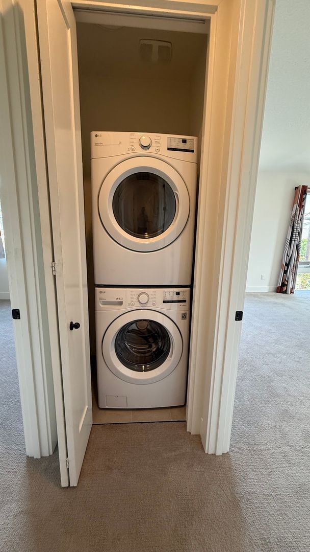 Building Photo - $900 move in bonus! Stunning & Spacious 2-...