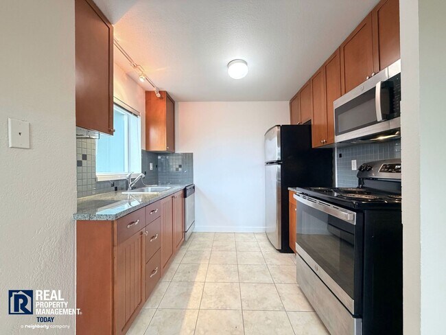 Building Photo - Prime Tacoma Narrows Condo with Covered Parking & Patio