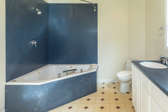 Building Photo - 1030 Ulloa St