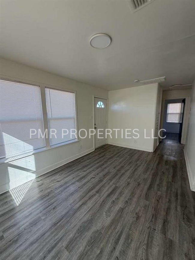 Building Photo - 2Bedroom/1Bathroom-House