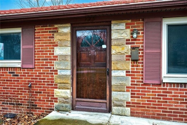 Building Photo - 275 Parker Dr