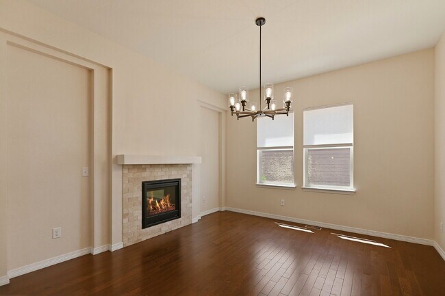 Building Photo - $4,340.95, 5 Beds - 3.5 Bath, Single Family Home in Broomfield with Pool Access!