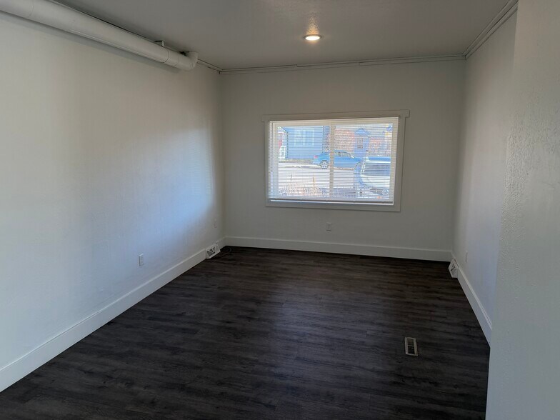 Building Photo - 533 S Dakota St