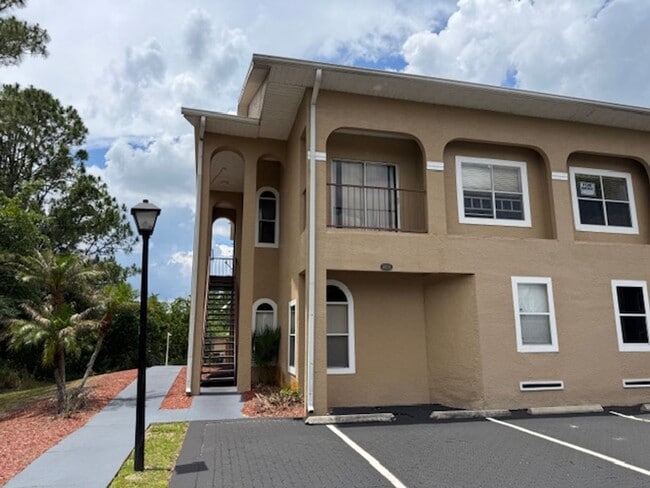 Building Photo - For Rent in Kissimee in 34747 - 4 Bedrooms / 2 Bath Condo