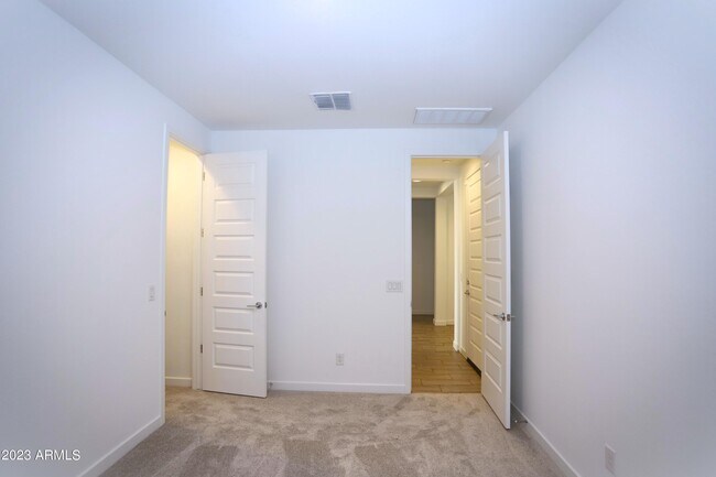 Building Photo - 2540 W Sunland Ave