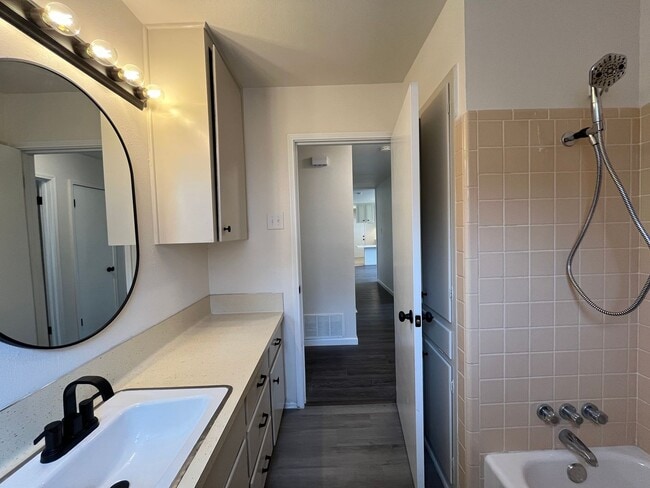 Building Photo - Remodeled 3 Bedroom 2 Bath in Central City