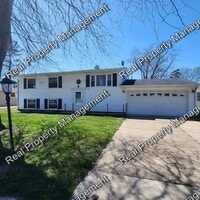 Building Photo - Four Bedroom Bi-Level