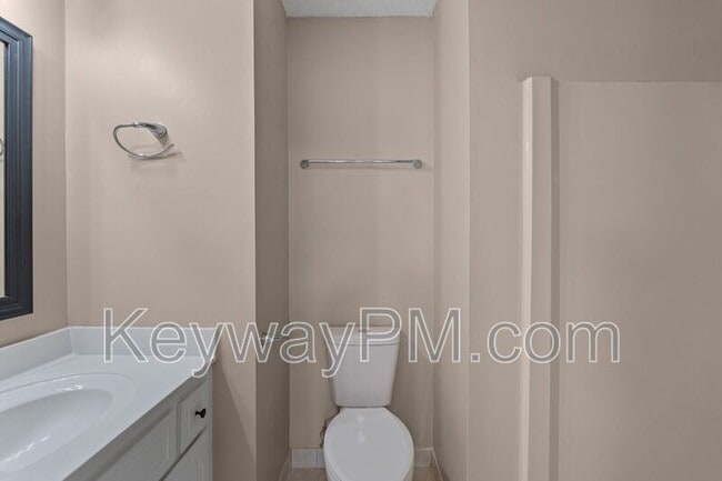 Building Photo - 2320 Greengate Dr