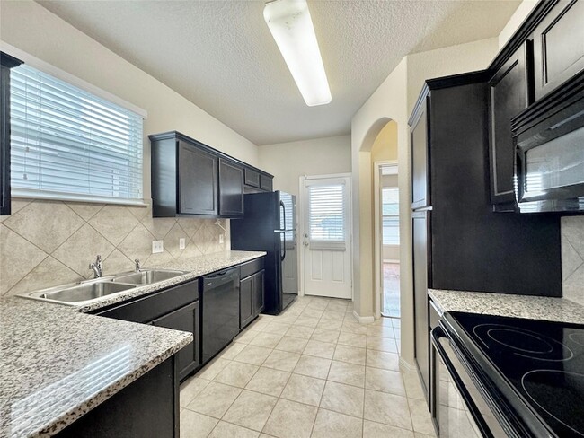 Building Photo - 407 Katmai Cir