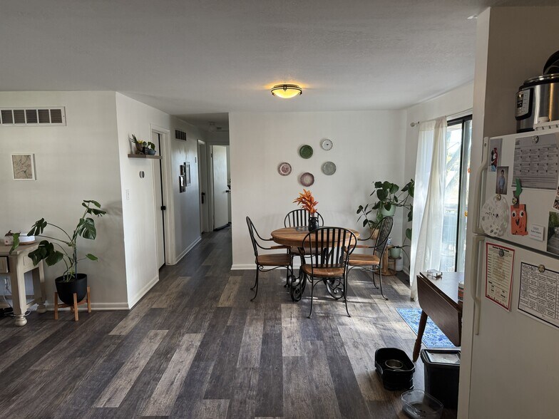 Building Photo - 405 5th St