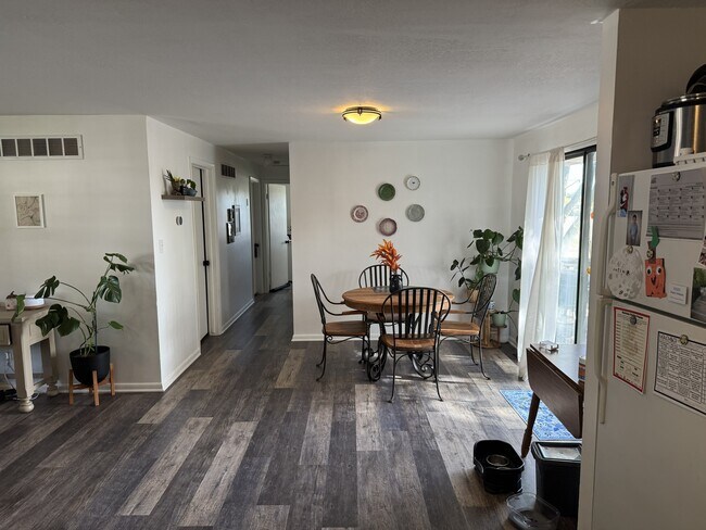 Building Photo - 405 5th St